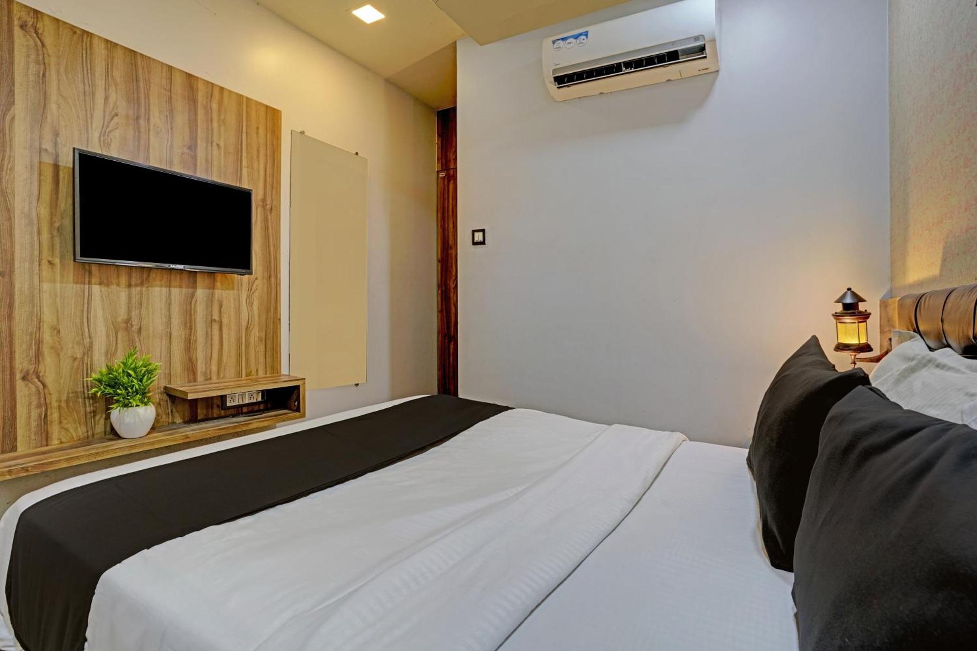 Hotel O Blue Inn Residence Near R City Mall Мумбаи Экстерьер фото