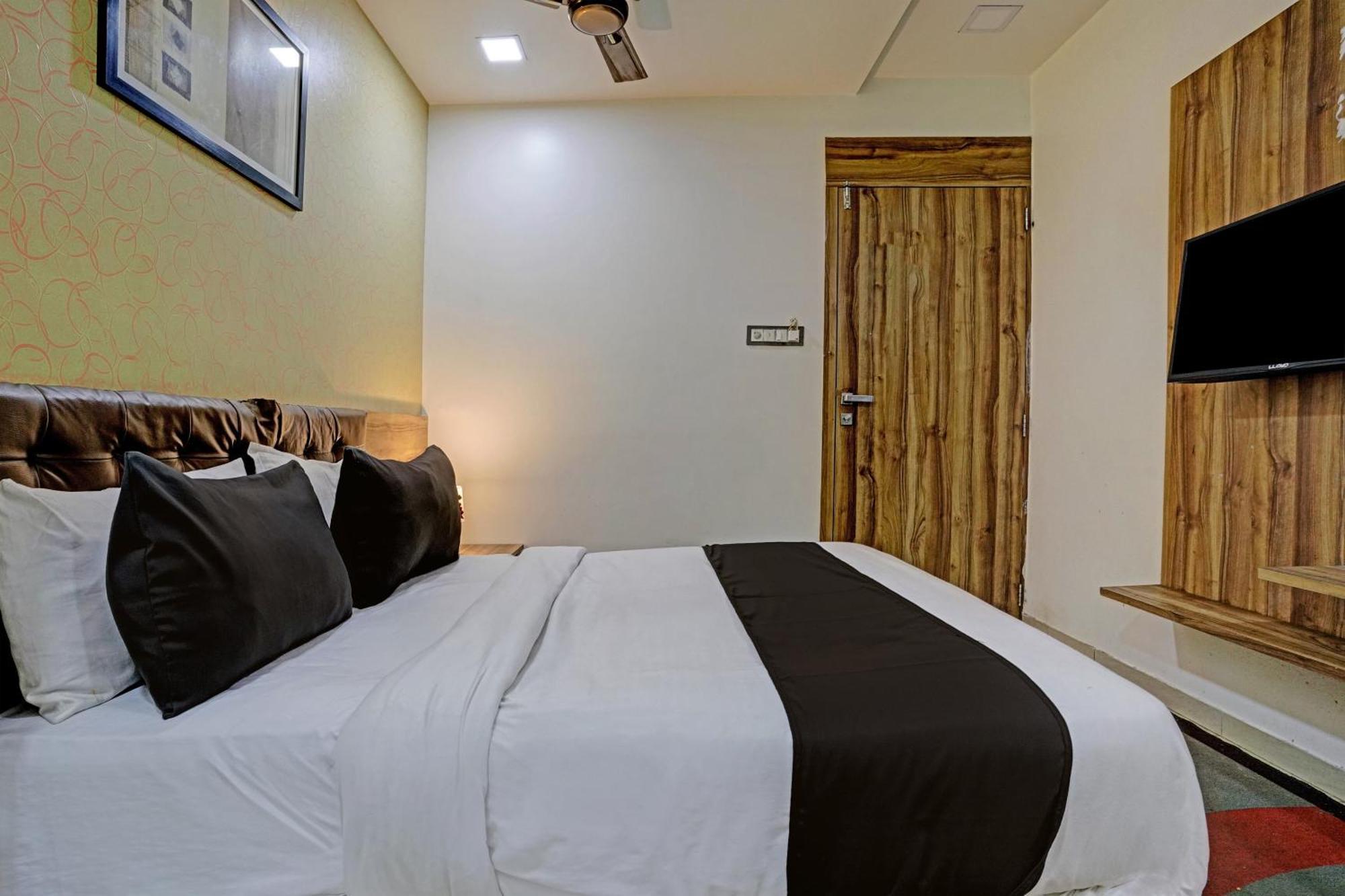 Hotel O Blue Inn Residence Near R City Mall Мумбаи Экстерьер фото