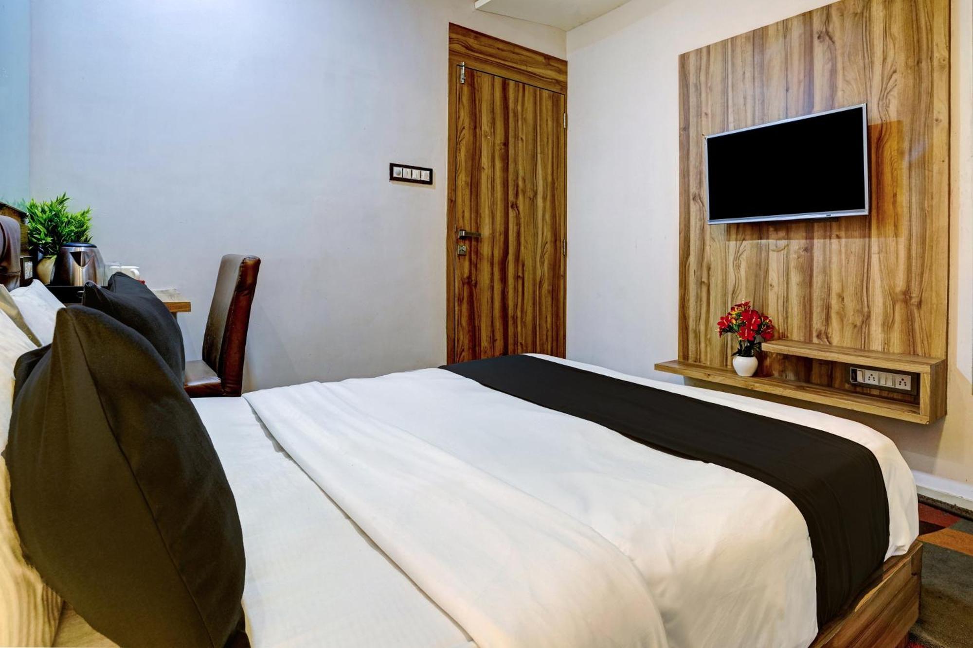 Hotel O Blue Inn Residence Near R City Mall Мумбаи Экстерьер фото