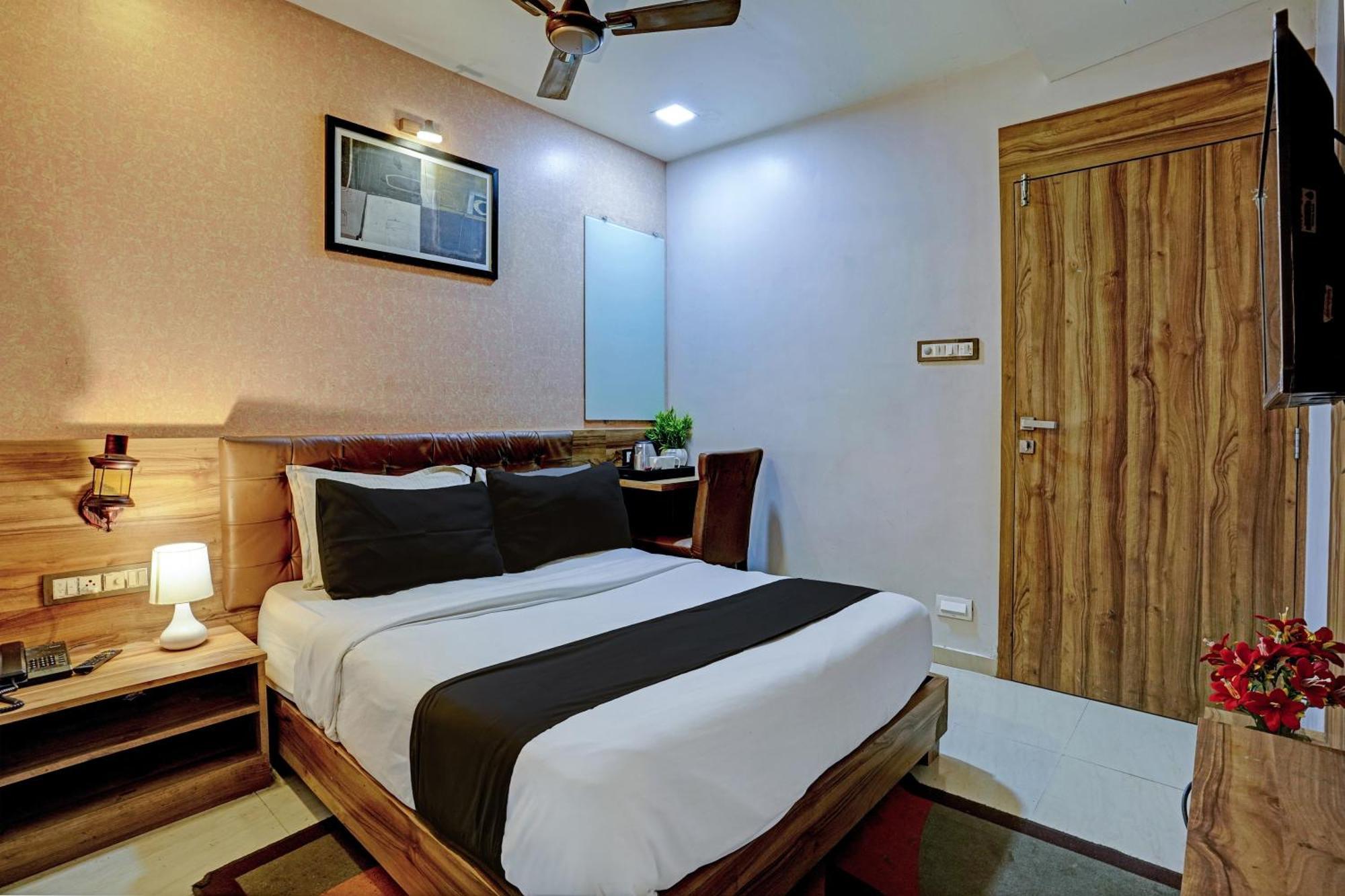Hotel O Blue Inn Residence Near R City Mall Мумбаи Экстерьер фото