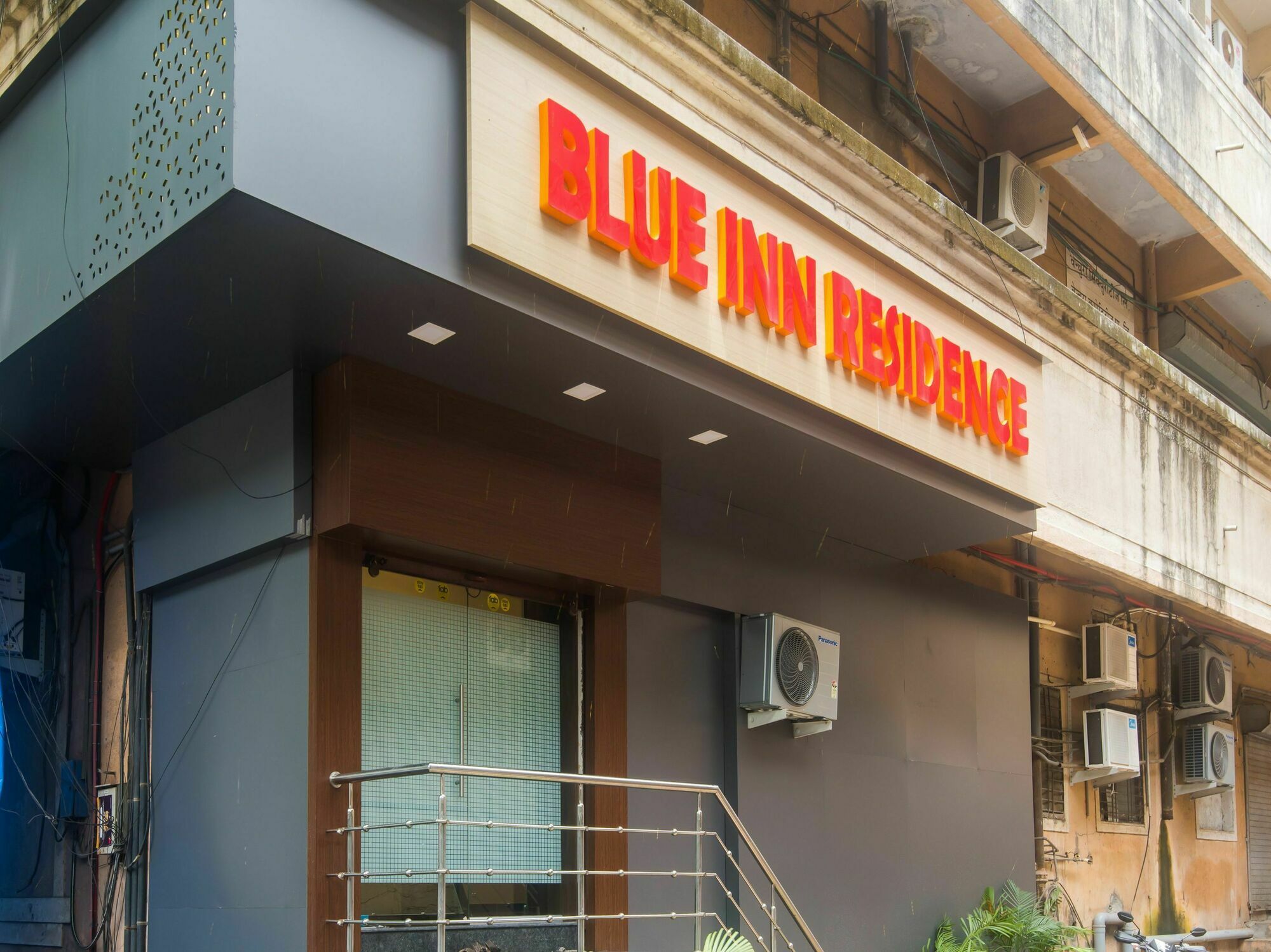 Hotel O Blue Inn Residence Near R City Mall Мумбаи Экстерьер фото